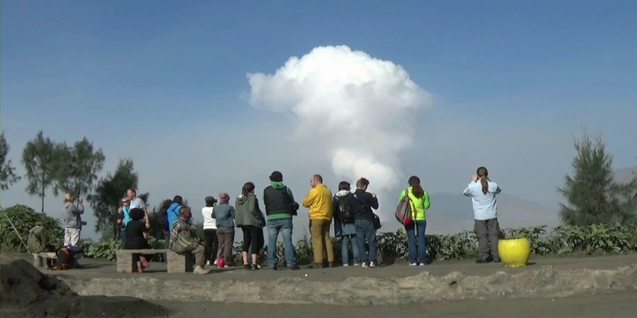 Wisatawan Eropa Pelajari Gunung Bromo