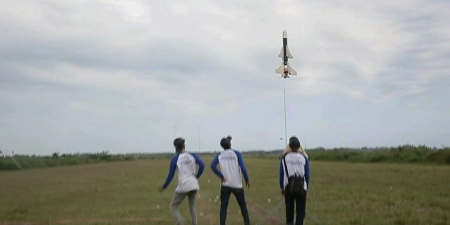 Roket Berbahan Rongsokan Mahasiswa Jember Juara I di LAPAN 