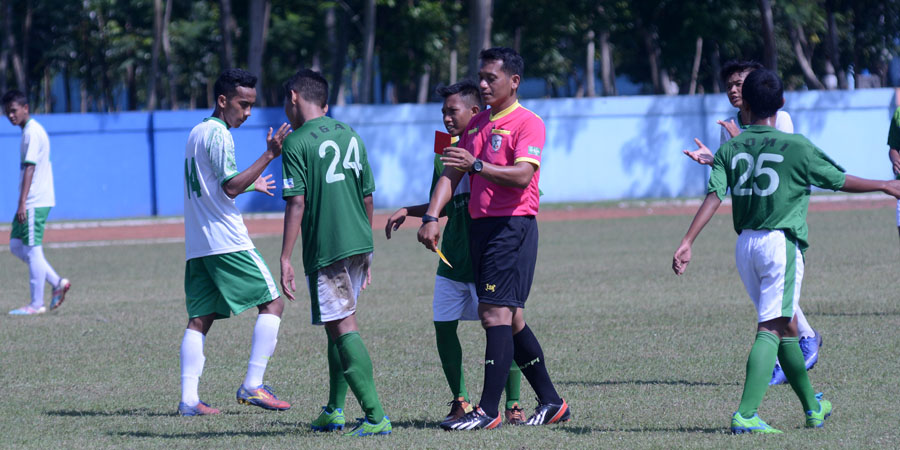 Dua Kartu Merah dan Hattrick Warnai Derby Jatim 