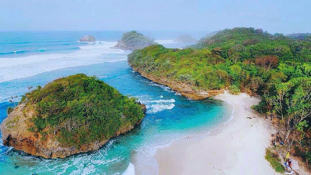 Berkunjung Ke Malang, Jangan Lupa Mampir Ke Pantai Kedung Celeng