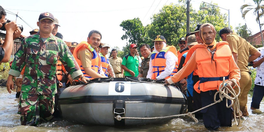 Banjir di Mojokerto, Khofifah Minta Tanggul Segera Dibangun