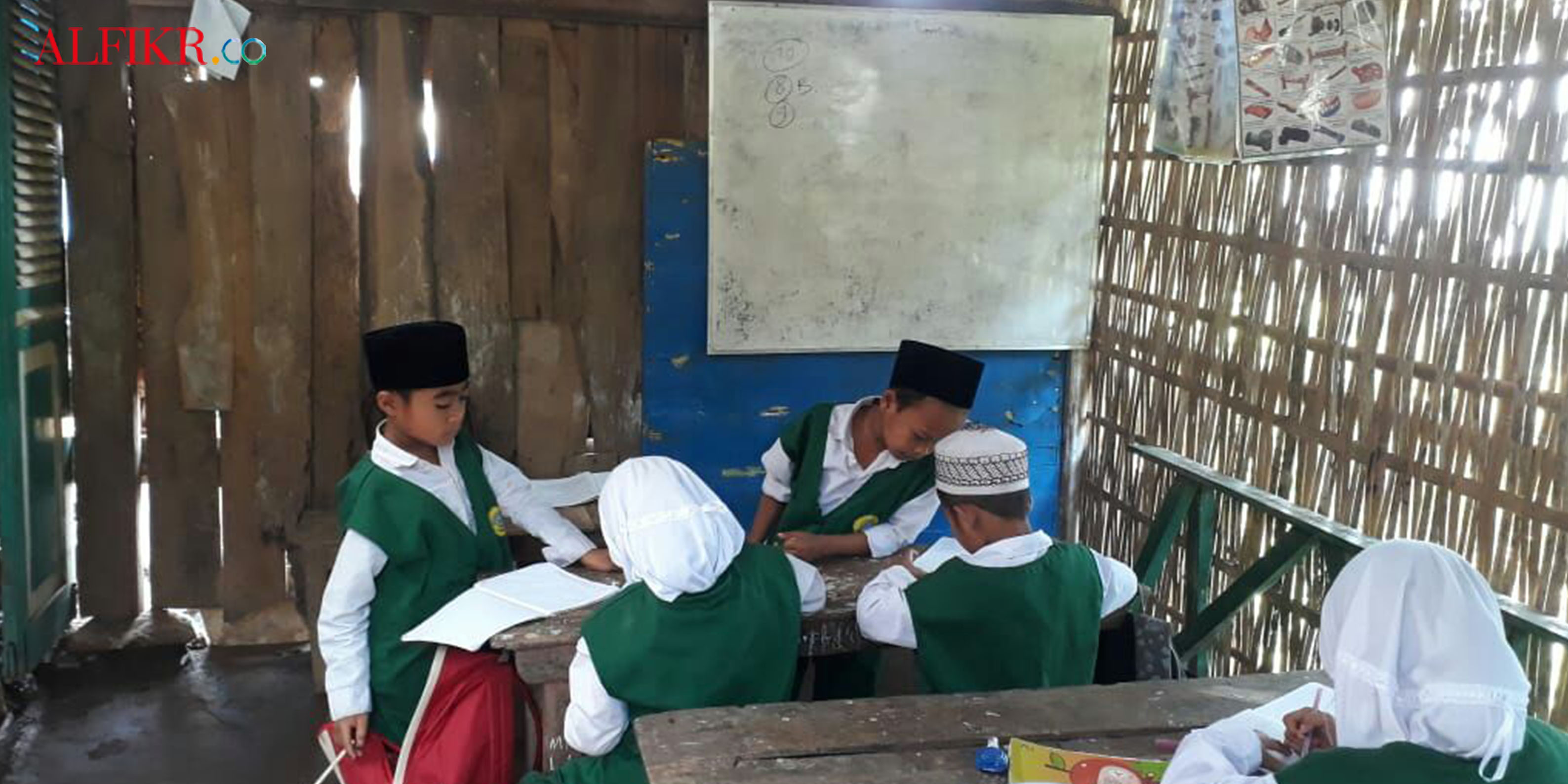 Bila Tak Cukup, Masjid Pun Jadi Ruang Kelas