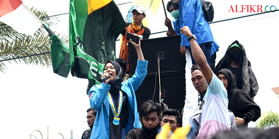 Gegara UU CK, Mahasiswa Probolinggo Harus Turun Jalan Hingga Alami Luka-Luka