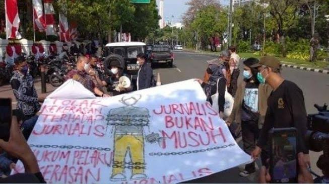 Dinilai Tak Serius Tangani Kasus Kekerasan Jurnalis, Empat Jaksa Kejati Jatim Dilaporkan