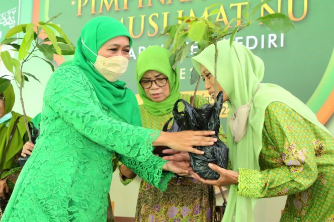 Sedekah Oksigen, Khofifah Ingat Pesan Gus Dur tentang Krisis Energi