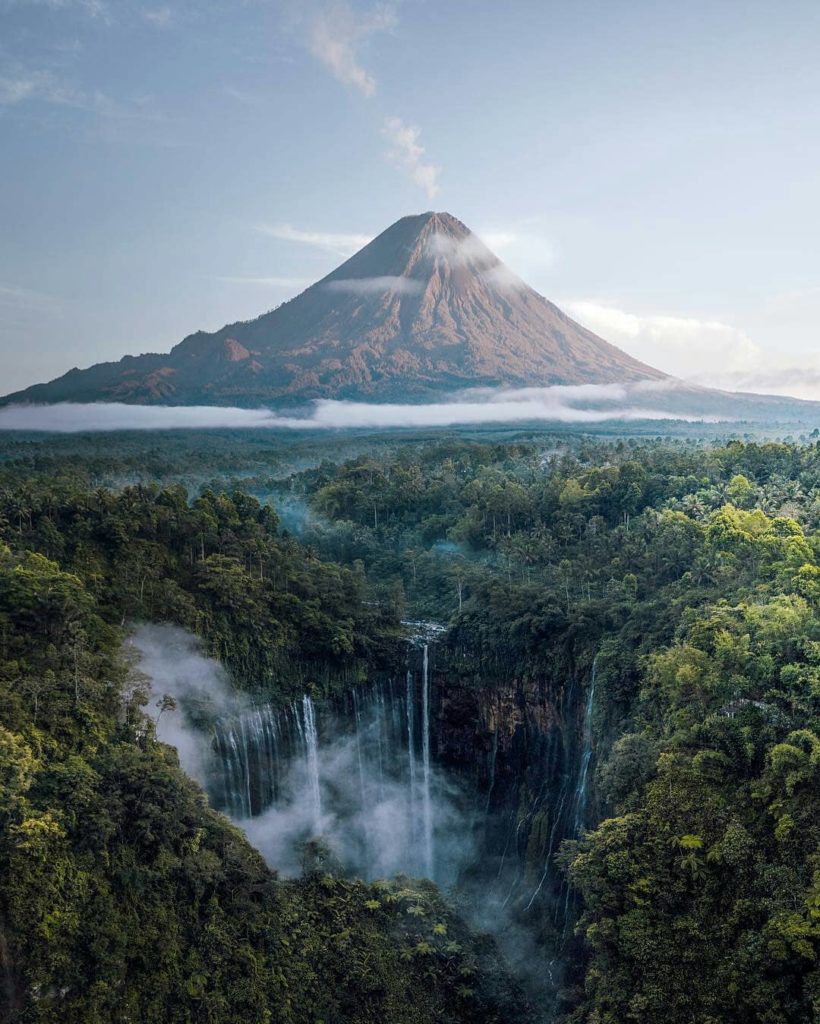 Niagara Water Fall Van Java: Air Terjun Tirai di Kota Lumajang