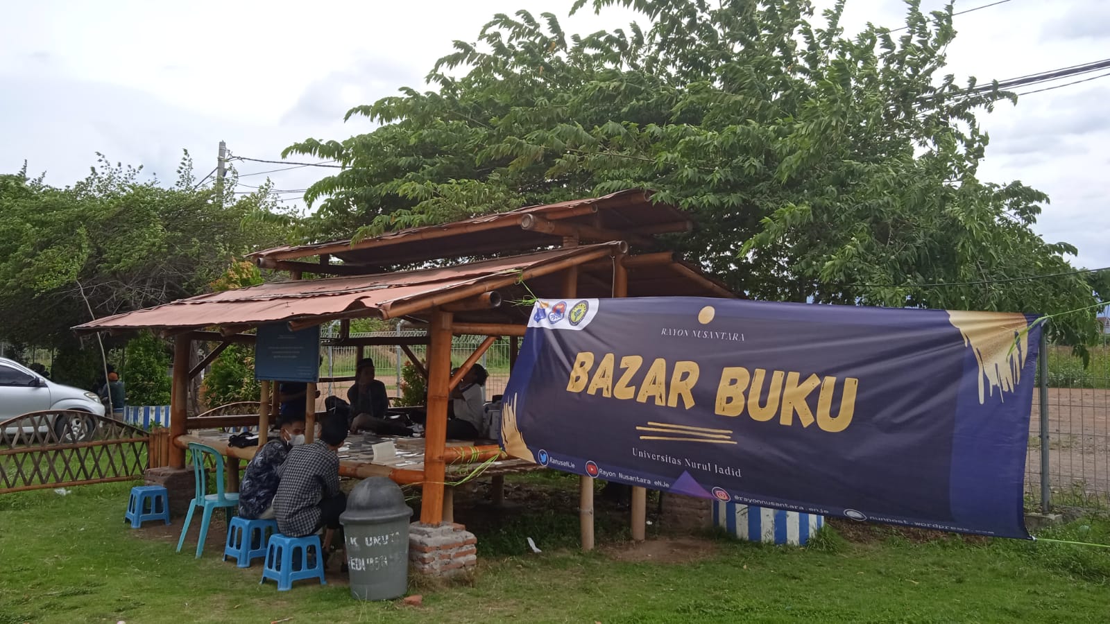 PMII Rayon Nusantara Komisariat Universitas Nurul Jadid Gelar Bazar Buku