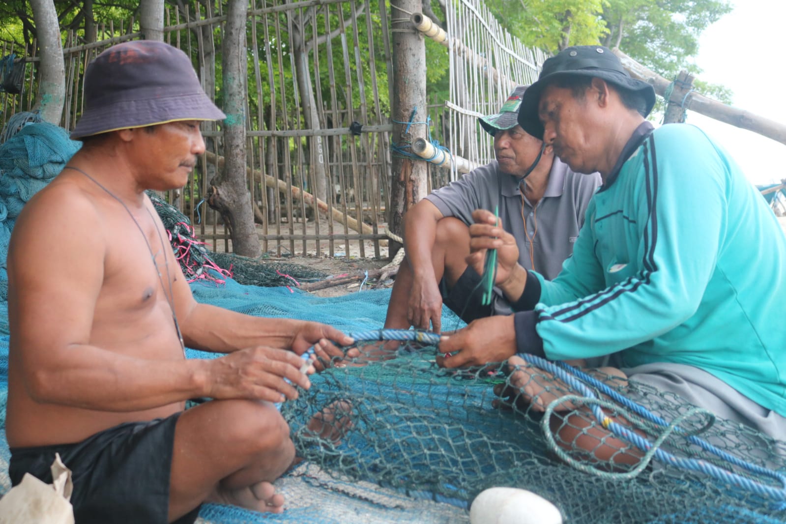 Cuaca Buruk Tak Menjadi Penghambat Para Nelayan Gili Mandangin untuk Melaut