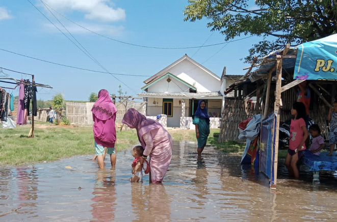 Warga Gersik Putih Menolak Reklamasi dan Tambak Garam: Hampir Setiap Bulan Banjir Rob