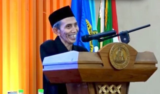 KH. Moh. Zuhri Zaini: Wisuda Bukan Akhir, Amalkan Ilmu untuk Masyarakat