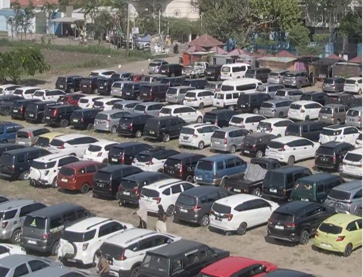 Sopir Bus Mengemudi Sambil Bersalawat