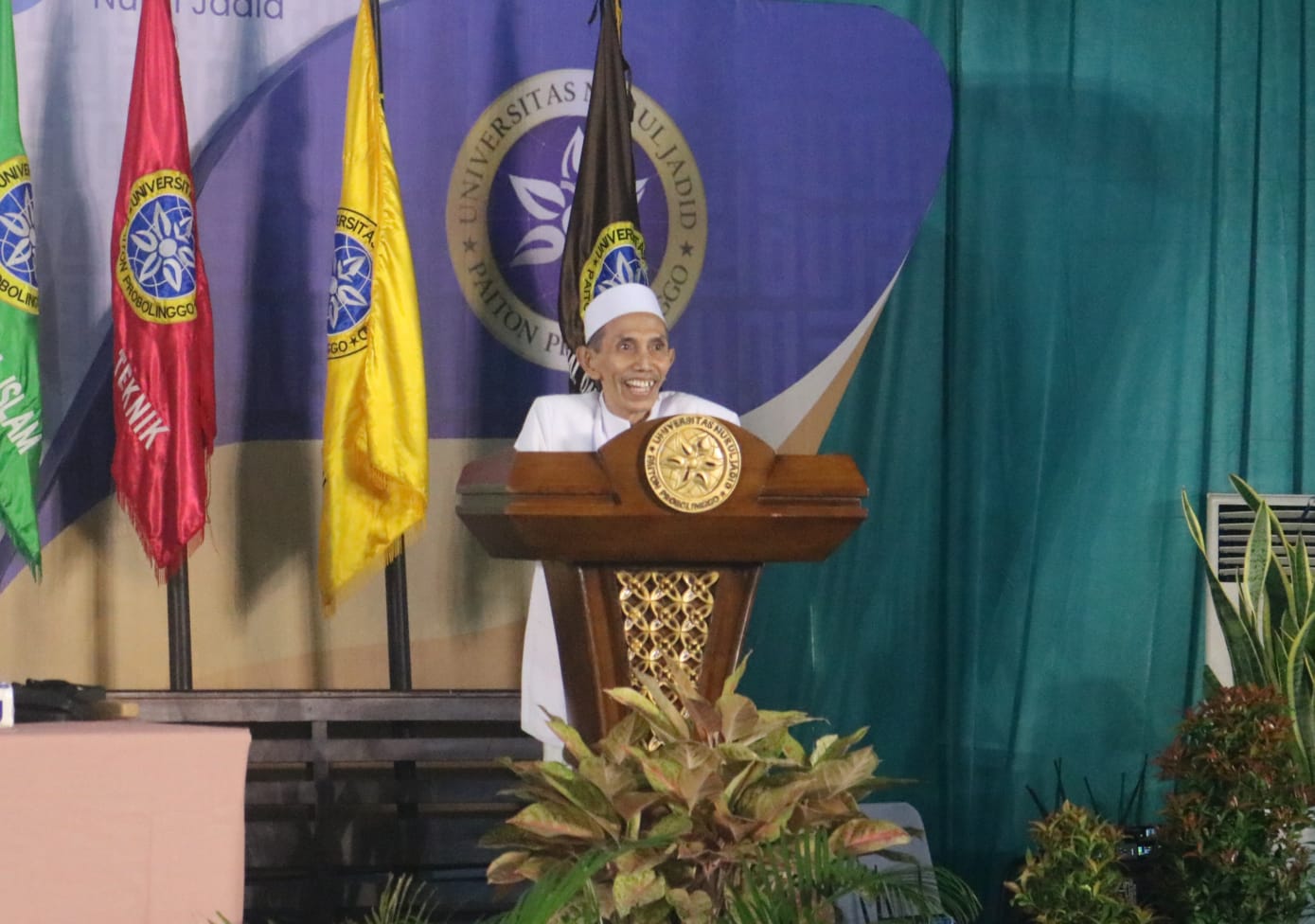 KH. Moh. Zuhri Zaini: Teruslah Belajar dan Bermanfaat Terhadap Sekitar