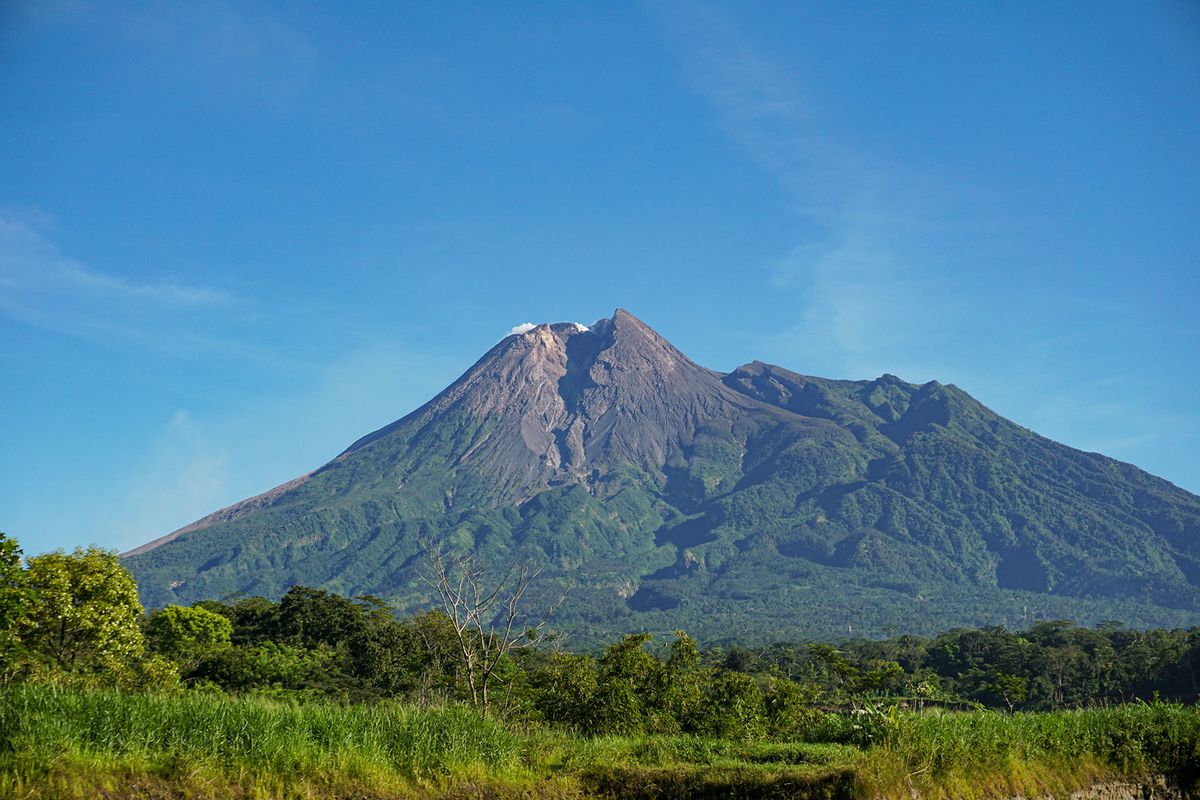 Pendaki Ilegal di Gunung Merapi Ditemukan Meninggal: Menambahnya Angka Kematian Pendaki di Tahun 2025   